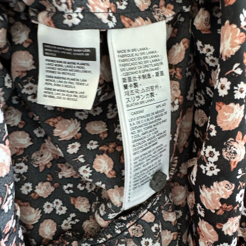 Levi's Farah Long Dress featuring a black ditsy floral print - Picture 9 of 13